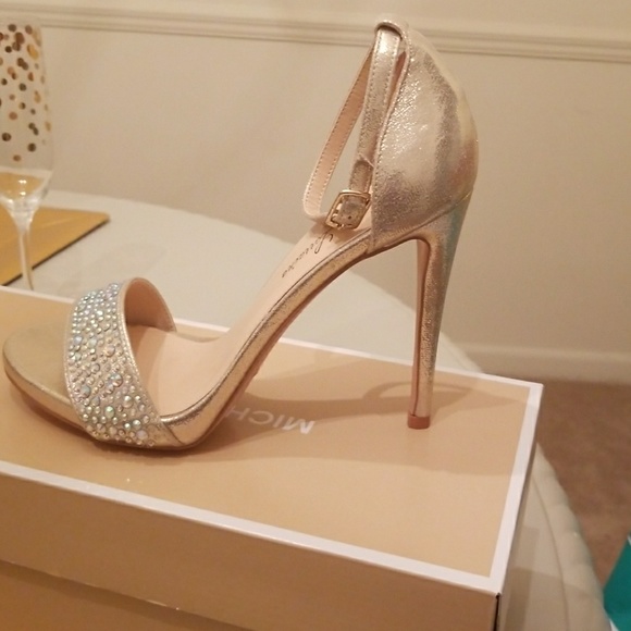 Pumps - Picture 2 of 4